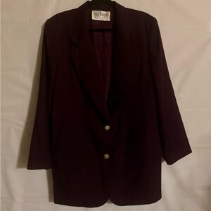 Hugo Buscati Women’s Deep Burgundy Blazer, Sz 14
100% Wool. Pre-Owned Good
